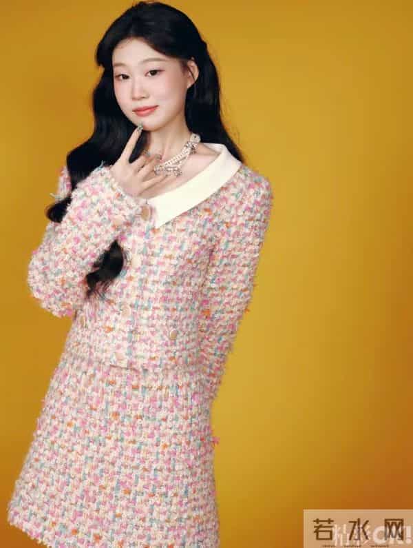 19岁沈佳润再登封面，“最丑星二代”穿上丑衣服，意外讨喜又好看