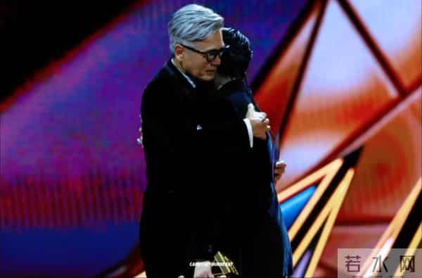 权志龙晒与周润发夫妇合照,林建岳及小女友也在,李洙赫帅得突出