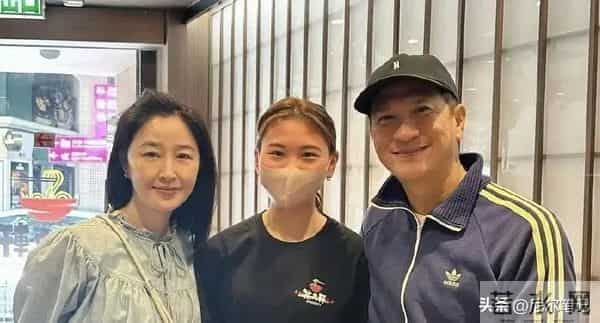 张家辉生日被偶遇,老到眉毛发白长老年斑,一身“老人味”藏不住