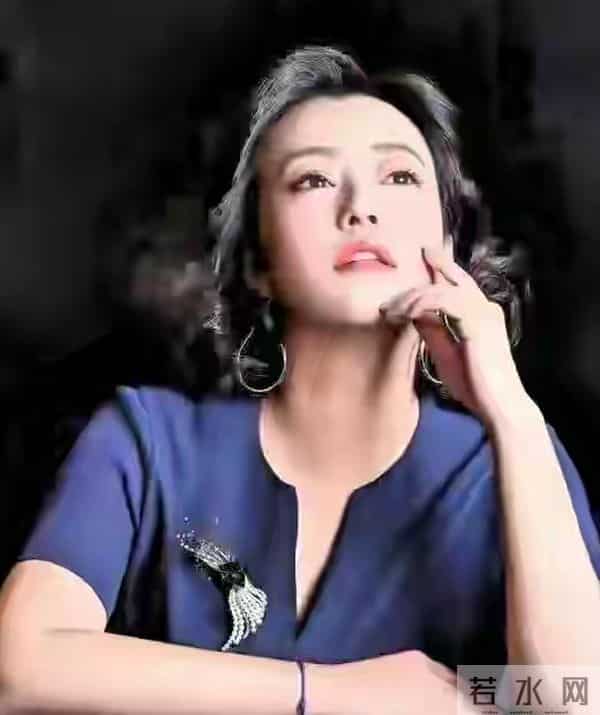 郝蕾性感写真身材大揭秘 要胸有胸要屁股有屁股 身材丰腴太迷人了