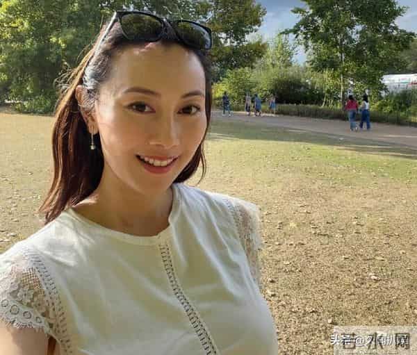 香港知名女星否认隆胸,身材打小就丰满,曝有多位富豪开价抢包养