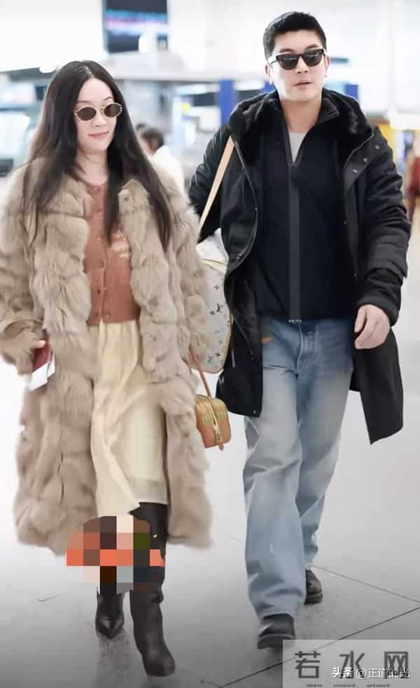 霍思燕穿几十万皮草国外度假 160斤像李湘 尴尬捂嘴笑 杜江像助理