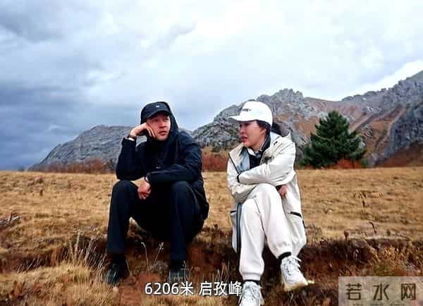 胡歌厨艺不错，亲自为田朴珺做红烧肉，自曝女儿爱吃蛋糕这一类