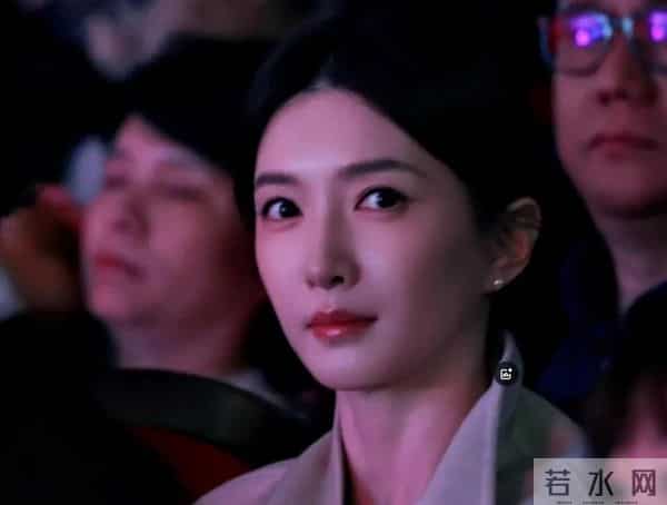 众星云集！于和伟戴眼镜讲话透心热，江疏影变学生 胡歌送这祝福？