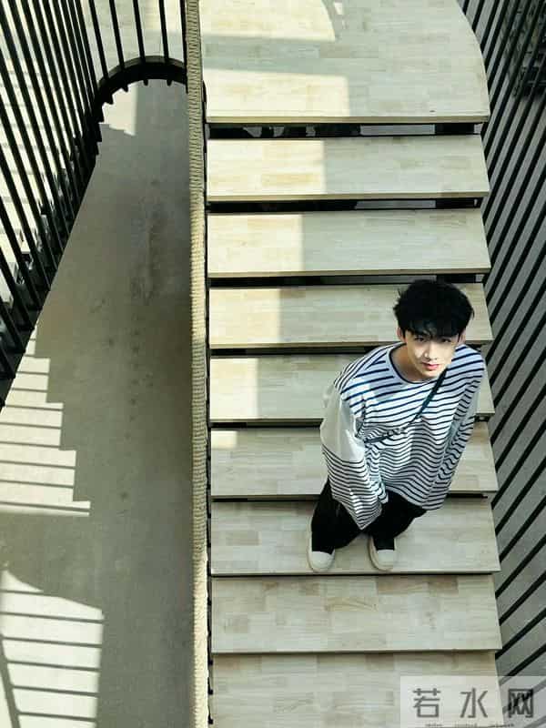 32岁白敬亭的豪宅火了,全屋精致奢华,没有一丝俗气,真高级!