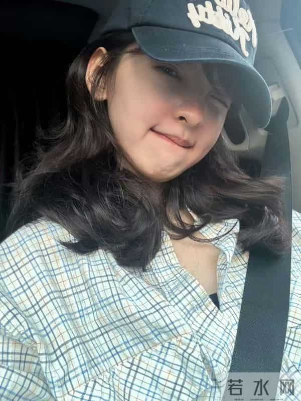 章若楠 腿瘦成“竹竿”引起讨论