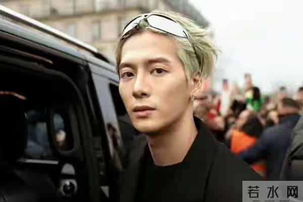 王嘉尔也没想到，他随口一句话，彻底“撕”碎了内娱男明星的体面