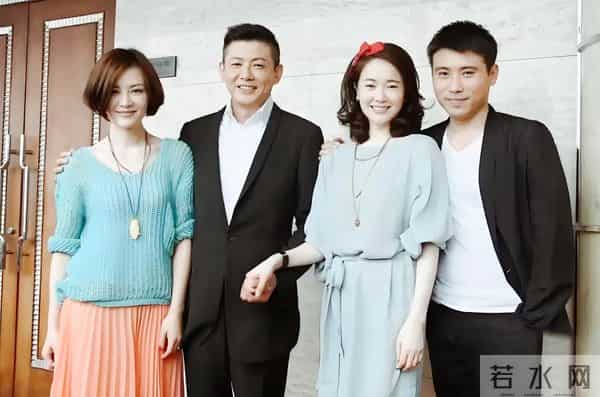 48岁左小青走红毯,礼服不合身超尴尬,状态一言难尽