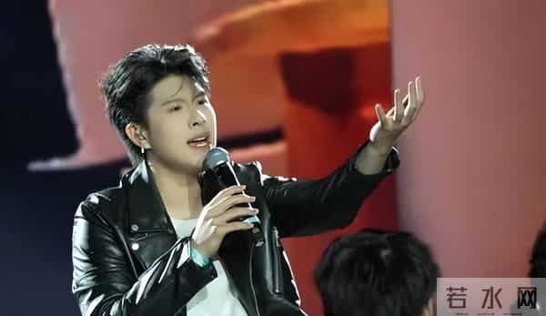 万梓良也没想到,年仅22岁的儿子开始为他争光,音乐比赛惊艳全场