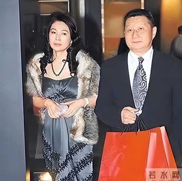 包养情人无数，娶初中同学女儿为妻，玩老婆闺蜜，孙道存有多放荡