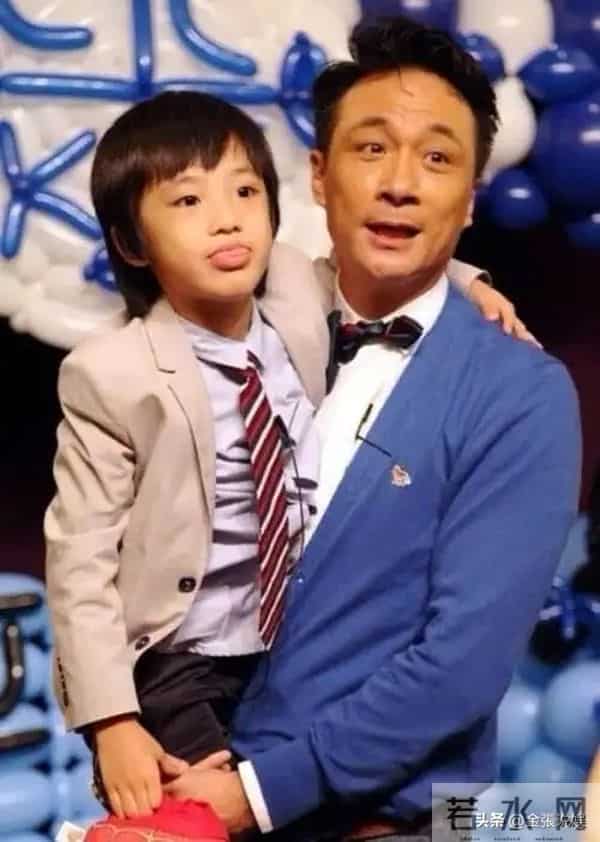 嫁给吴镇宇23年没做过饭，53岁仍似少女，她堪称最美的女星