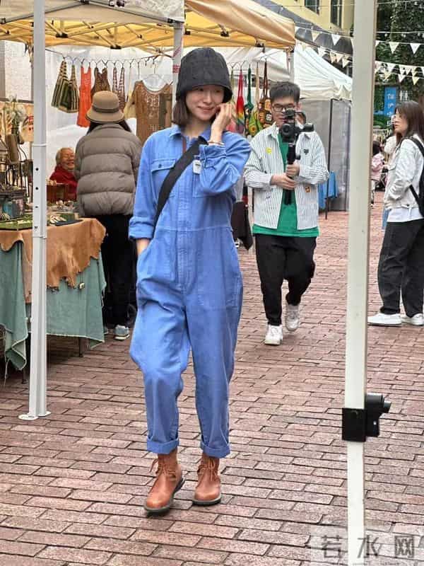 江一燕温州街头被偶遇,穿短裙腿被冻到黑紫,脸馒化到差点认不出