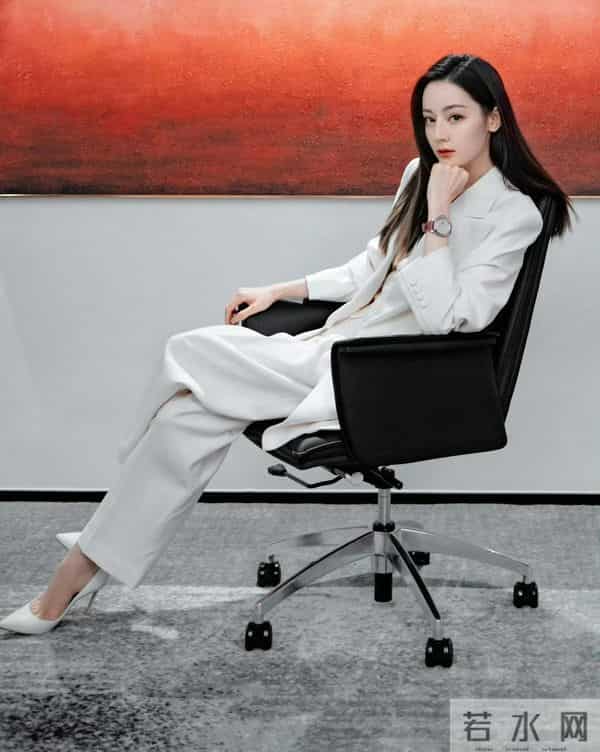 迪丽热巴性感美腿