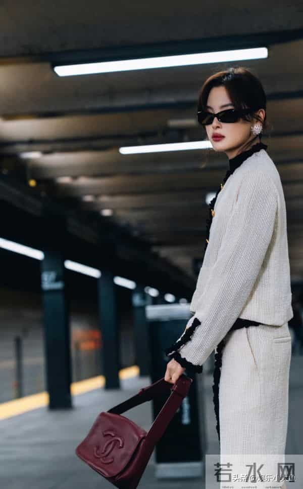 辛芷蕾今日纽约看秀，身穿CHANEl2026春夏系列，美的如此赏心悦目