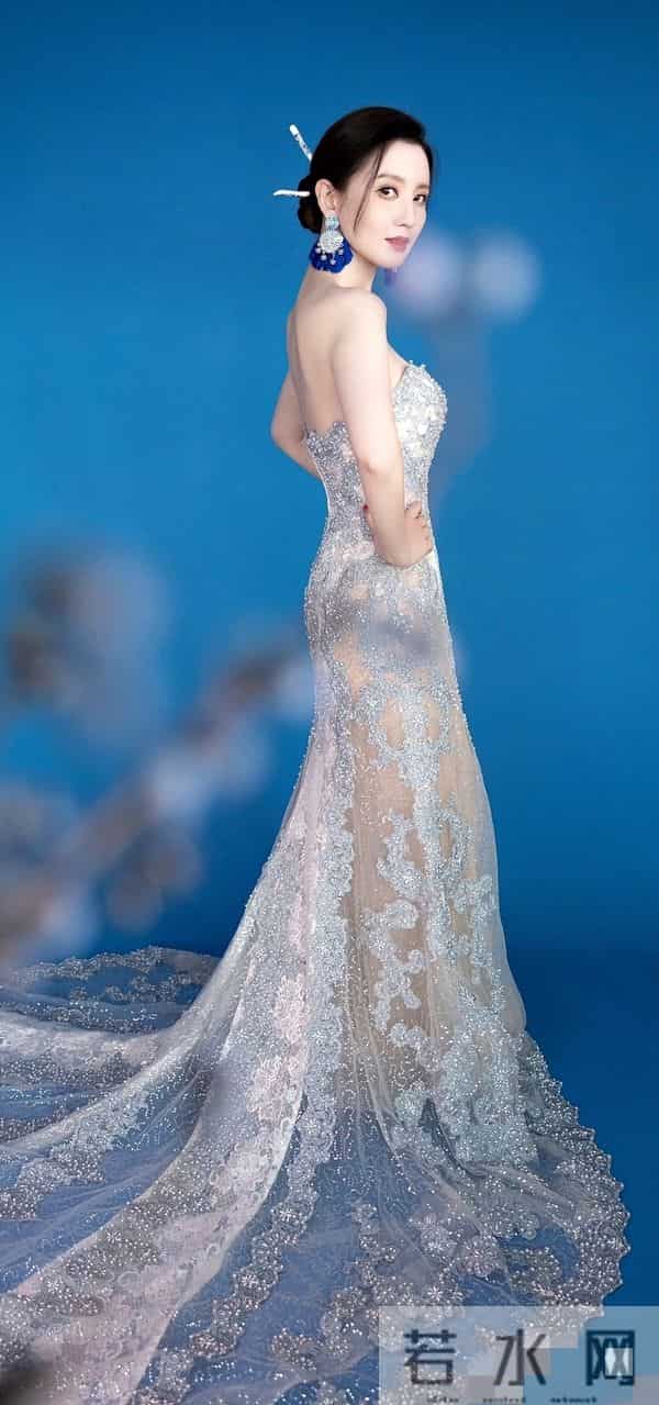 张萌散发优雅气质如她！