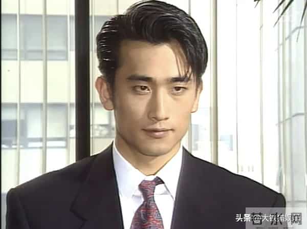 车仁表儿子大婚，58岁喜公公比新郎还帅，网友：法拉利生了辆夏利