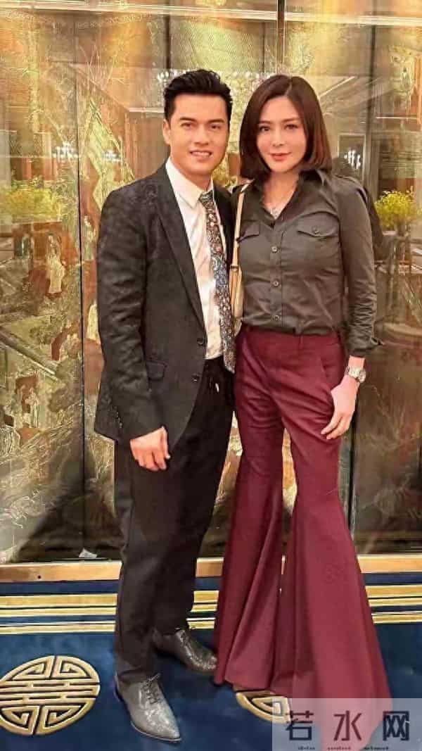 61岁关之琳和68岁吕良伟聚餐照流出，这状态直接美到我失语！