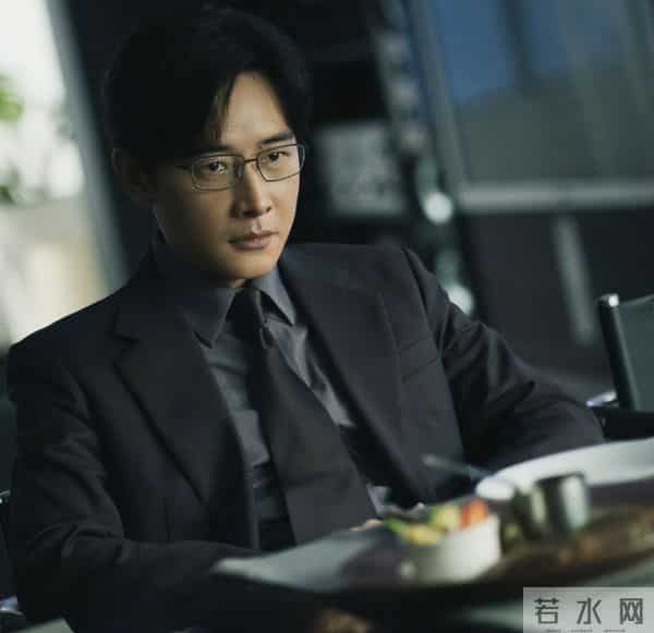 父亲离世13天后，罗晋首露面，胡子拉碴满脸憔悴，唐嫣受无妄之灾