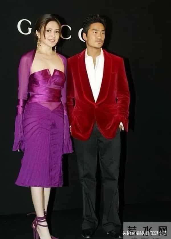 这个裙子其实很容易穿老气风尘，关之琳穿就是美艳