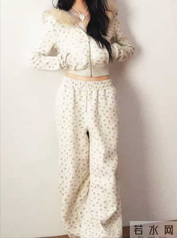 王思聪与网红蓓蓓香港度假被偶遇,开心的像个孩子,“打脸”懒懒