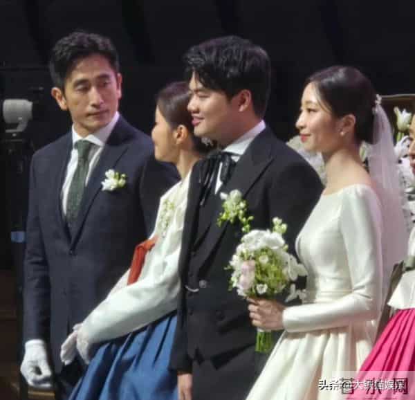 车仁表儿子大婚，58岁喜公公比新郎还帅，网友：法拉利生了辆夏利