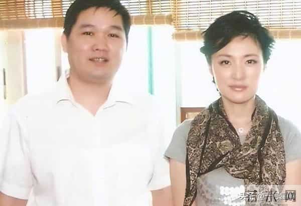 成名后抛弃丈夫，转身嫁大8岁富豪老公的周涛，终究遭到了"反噬"