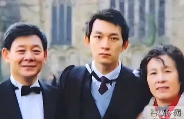 国家一级演员,今79岁仍在拍戏,住上亿四合院,儿子是他一生骄傲