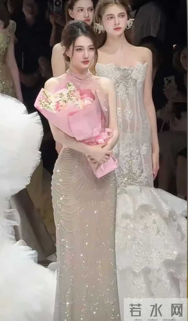 终于找对路子!徐璐惊艳亮相,果然堪称国色!