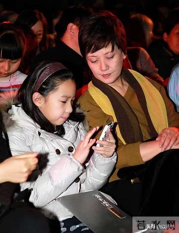 邓婕：大半辈为家操碎心，继子定居泰国生儿育女，晚年想定居成都