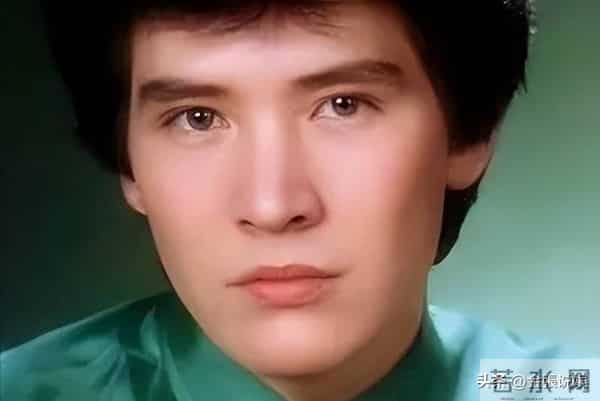 费翔在英国独居