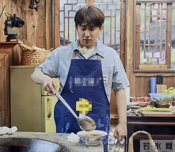 黄磊挥泪告别《向往的生活》，何炅陪伴在侧，张艺兴四人鞠躬致敬