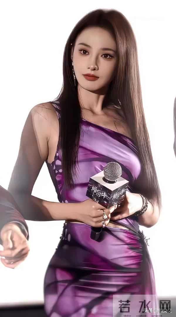 彭小苒：身材封神就算了 脸也是顶配！