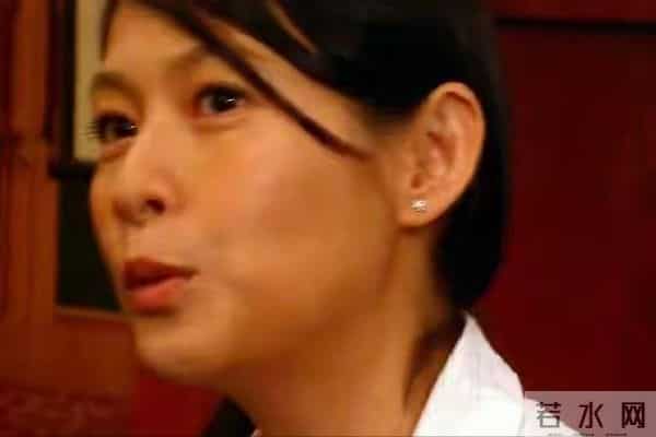 56岁刘若英变样：高龄生子断崖式衰老，脸干瘪像老太太，状态堪忧