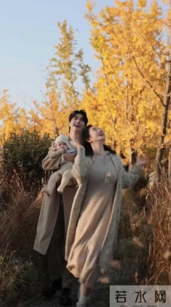 张檬和老公带儿子赏秋!8个月Dylan还在喝母乳,上围傲人气质更美