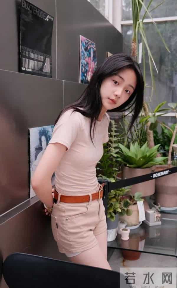 童星冯雪雅写真,这身姿太有大明星的范儿了