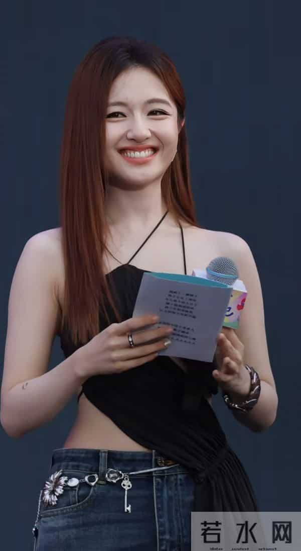 李兰迪这身材真是看一次惊艳一次，又瘦又有肉感堪称极品