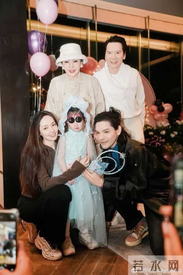 向佐甜蜜透露向郭碧婷求婚细节:如果被拒会继续求,想带碧婷和孩子一起看甘孜美景