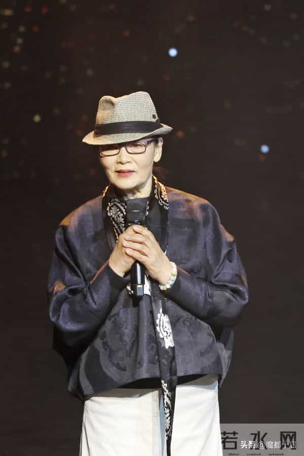 潘虹亮相上海戏剧学院80周年校庆