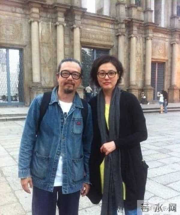 55岁张延与丈夫合影火了！卸下“男人婆”光环，老去模样越看越暖