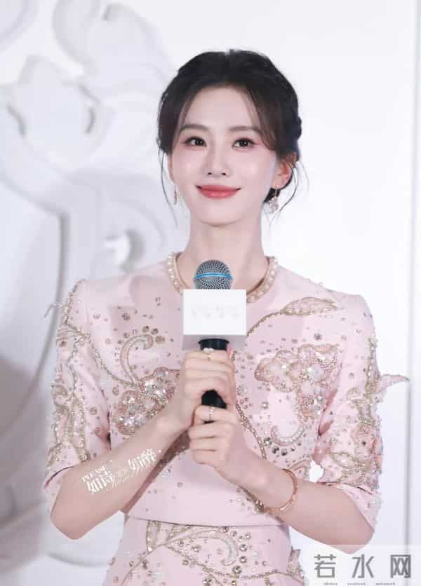 刘诗诗穿粉裙白到发光！南京活动生图曝光，这状态哪像38岁的人？