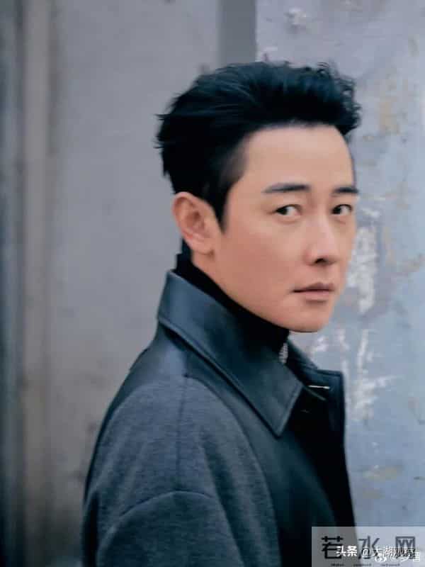 罗晋经历与唐嫣离婚风波、父亲离世后首次现身：头戴鸭舌帽出席新剧宣传