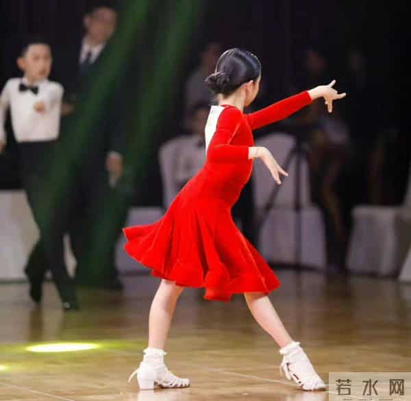 孙俪做梦也想不到，今年才14岁的大儿子，已经为她和邓超争光了