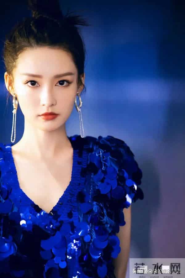 李沁的身材也太绝了,这组写真让人挪不开眼!