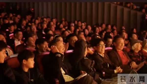 上戏80周年校庆晚会,潘虹登台表演,于和伟徐峥廖凡周野芒当观众