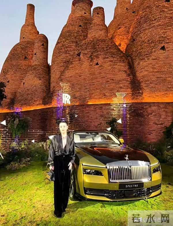 人民日报怒批，炫富、偷税749万、跑国外，现又来“割内地韭菜”