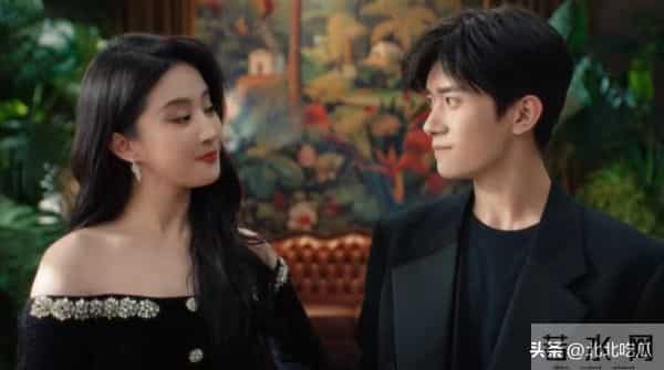 太养眼了！38岁的刘亦菲竟真的跟25岁的易烊千玺合作，快递剧本吧