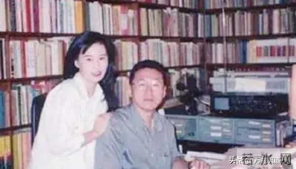 1992年，李敖与王小屯新婚留影，两人相差30岁，气质不输胡因梦