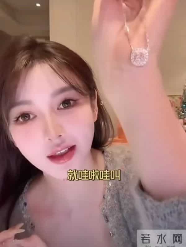 机关算尽太聪明！女儿大哭叶珂不耐烦捂耳朵，黄晓明态度不言而喻