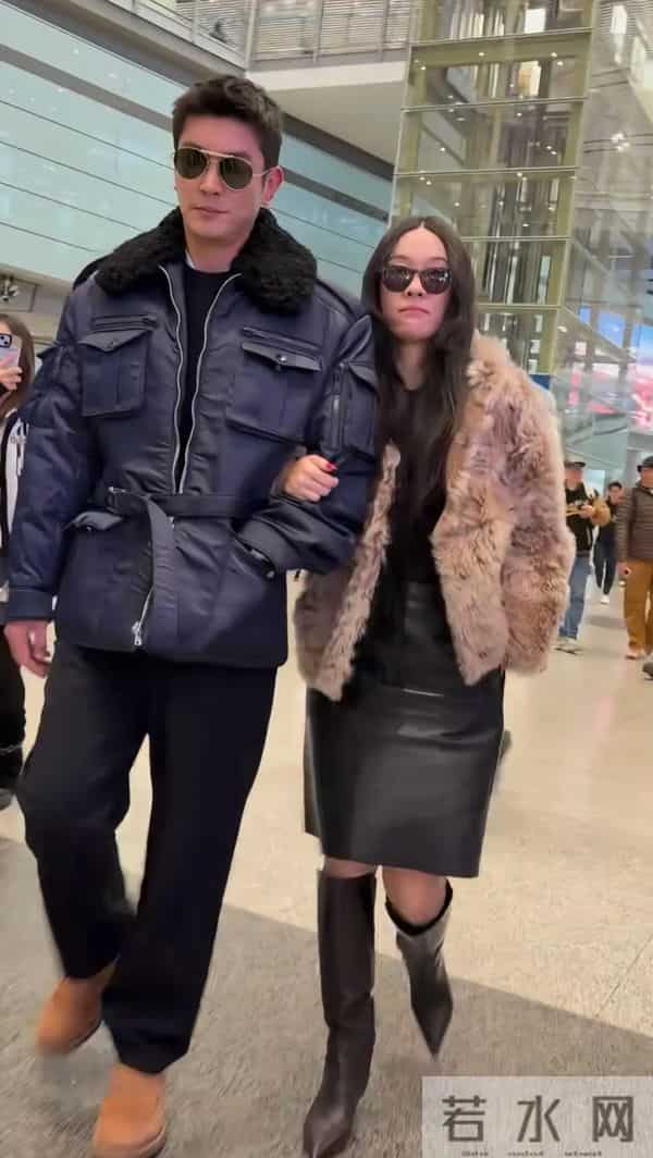 霍思燕夫妇出国旅行，穿40w皮草胖160斤很富态，杜江拎狗包像助理
