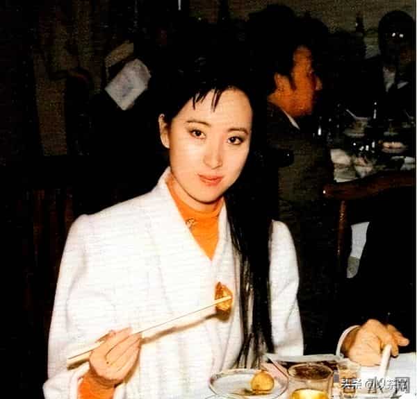 陈晓旭去世18年,2任丈夫都再婚,一个怀念她,一个为她延续价值